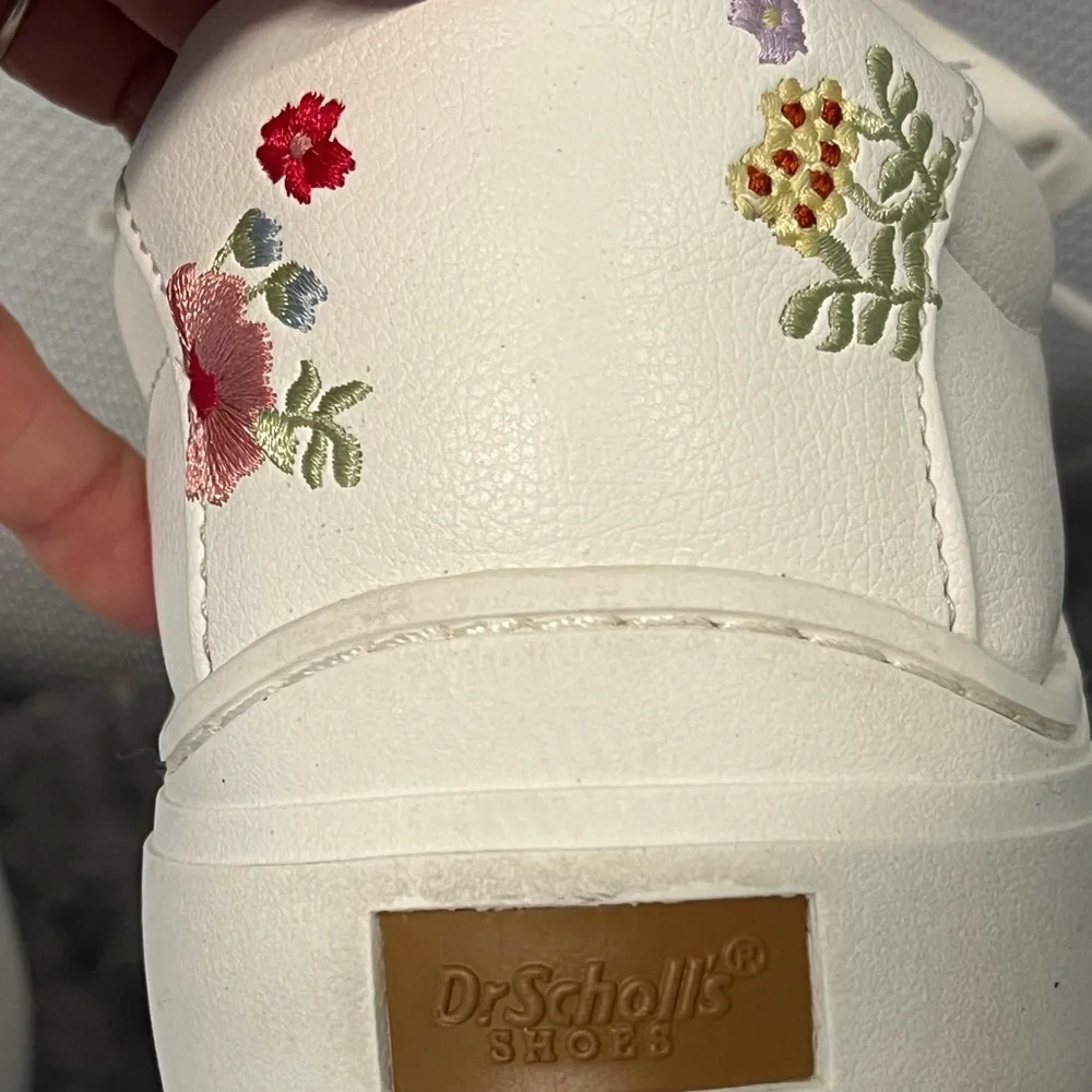 Dr. Scholl's Time Off Floral Embroidered Sneakers. Arch support. White. Sz 11 - Picture 10 of 11